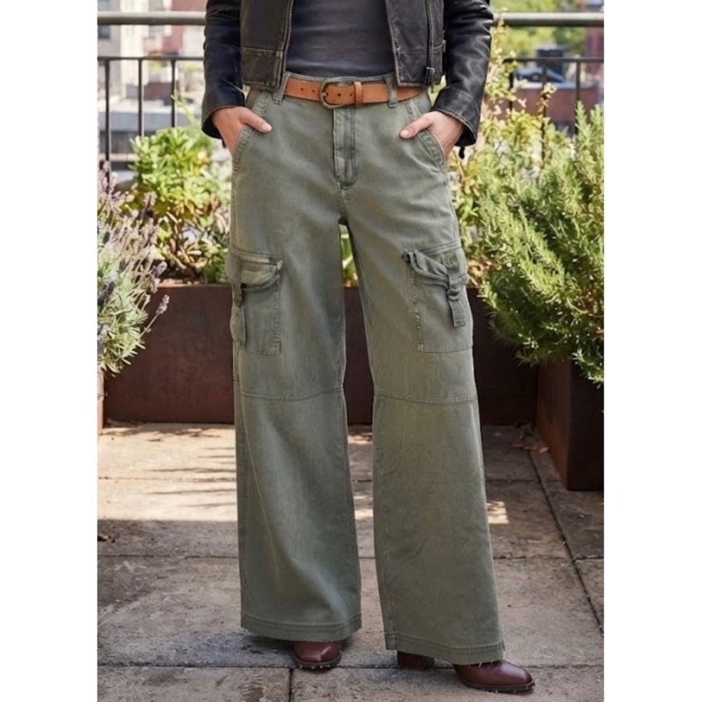 American Eagle Super High Rise Baggy Wide Leg Cargo Pants Green Size 2 Regular
